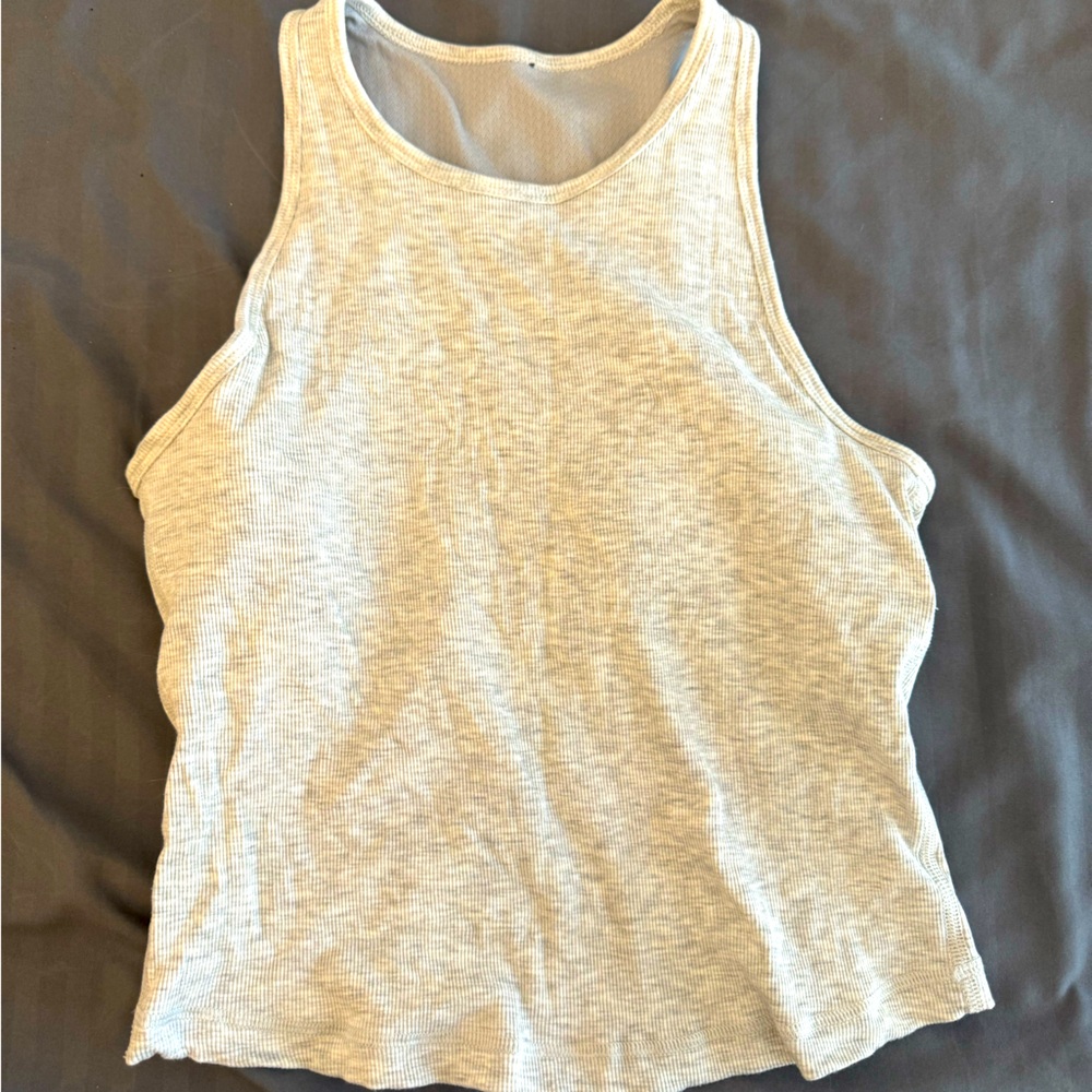 Vuori Pose Plyo Tank. Size Small. NWOT. White Heather Gray